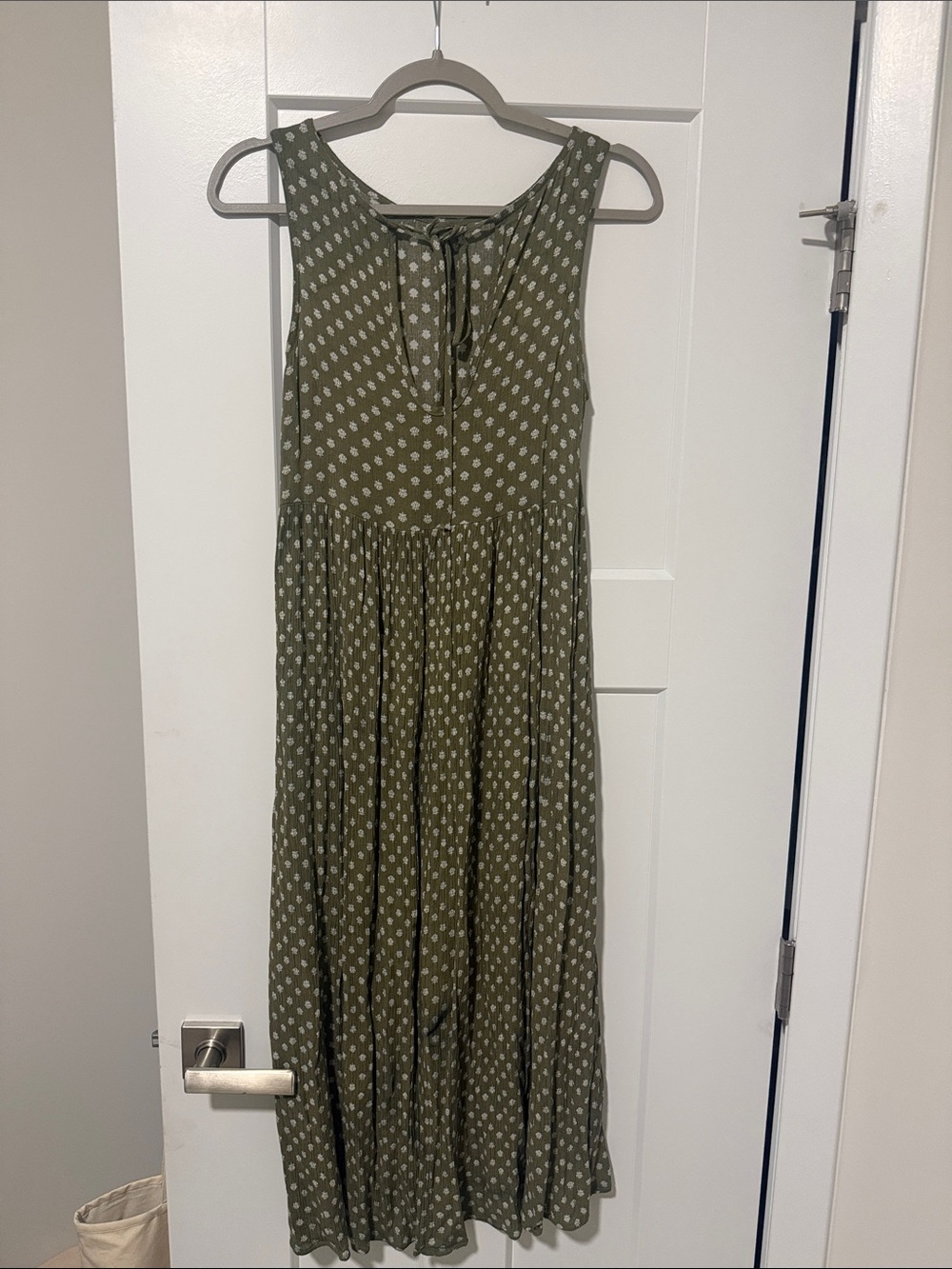 Carly Jean Los Angeles Olive Green Midi Dress with White Floral Print - Picture 2 of 3